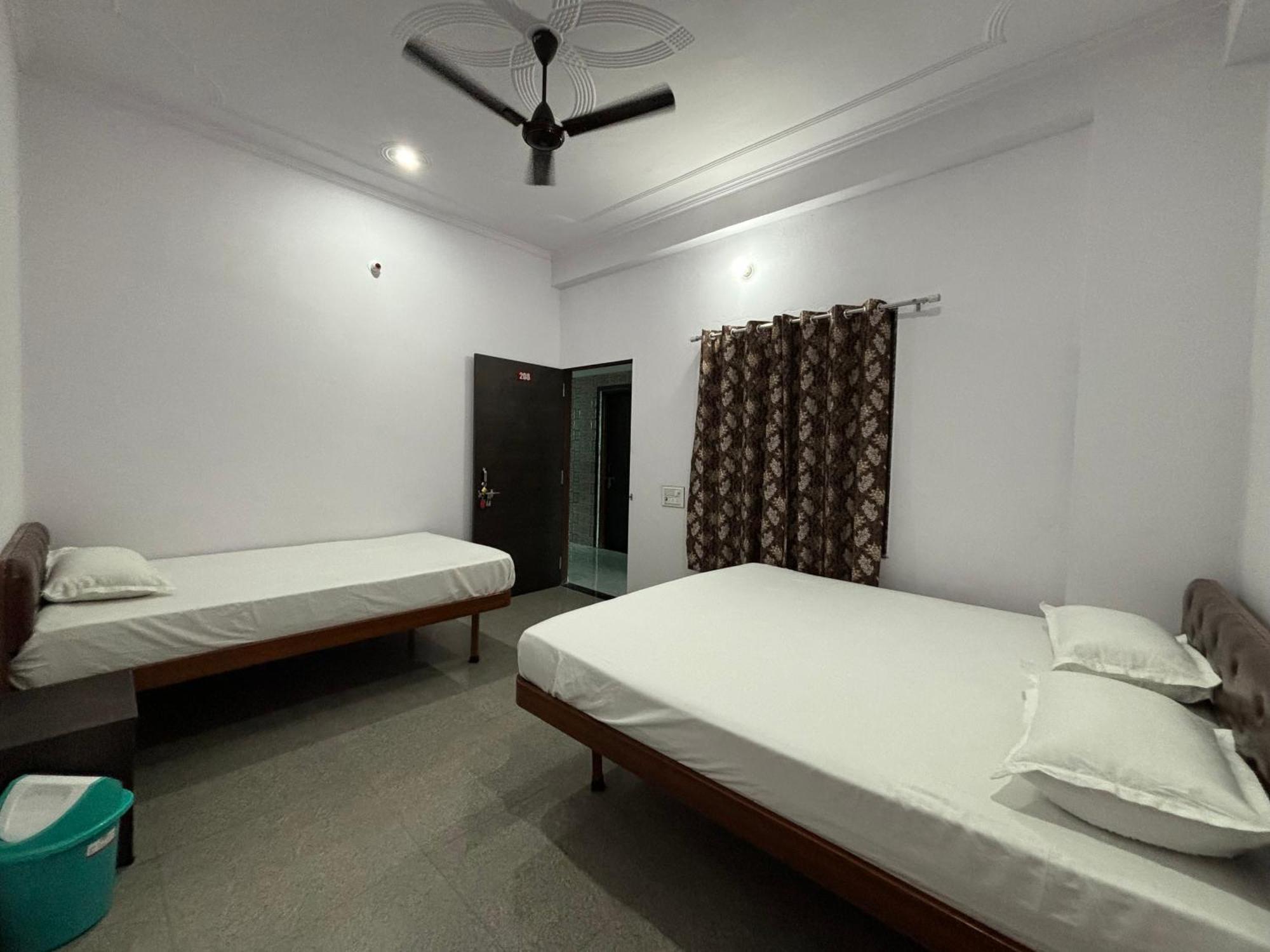 Hotel Raghunath Palace Khātu エクステリア 写真
