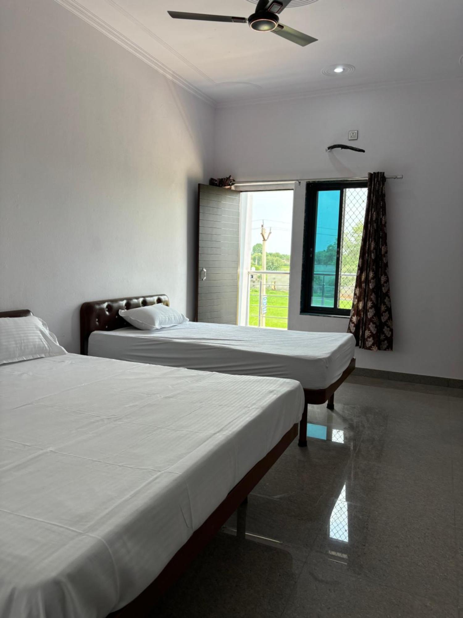 Hotel Raghunath Palace Khātu エクステリア 写真